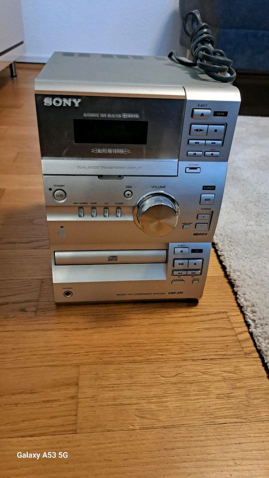 Sony Radio CD Player mit Boxen Soundanlage Fernbedienung in Düsseldorf