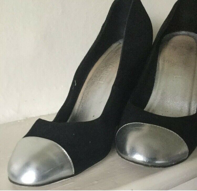 Schuhe Chanel Wedges Gr. 38,5 fällt aus wie 38 Wildledern schwarz in Düsseldorf
