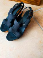 UGG Sandalen schwarz Holzabsatz Größe 39 Rheinland-Pfalz - Mülheim-Kärlich Vorschau