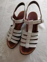 Sandalen weis echt Leder 3,5-mm Abzatz Hamburg-Nord - Hamburg Langenhorn Vorschau