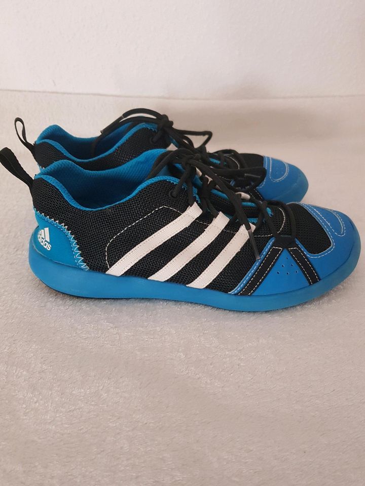 Adidas Schuhe/Sportschuhe/ in Tuntenhausen