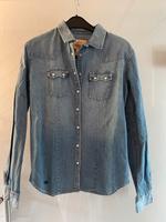 Damen Jeansbluse von Levi’s- reduziert- nur noch kurze Zeit on Baden-Württemberg - Heidelberg Vorschau