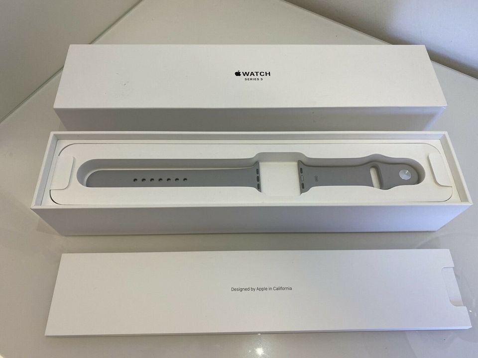 Apple Watch Series 3 42mm in OVP mit Silikonarmband NEU in Neumarkt i.d.OPf.