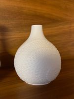 2 weiße Porzellan-Vasen - Bisquit Kaiser Design Niedersachsen - Oldenburg Vorschau