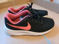 Turnschuhe Sneaker NIKE Gr. 35,5 Sachsen - Breitenbrunn Vorschau