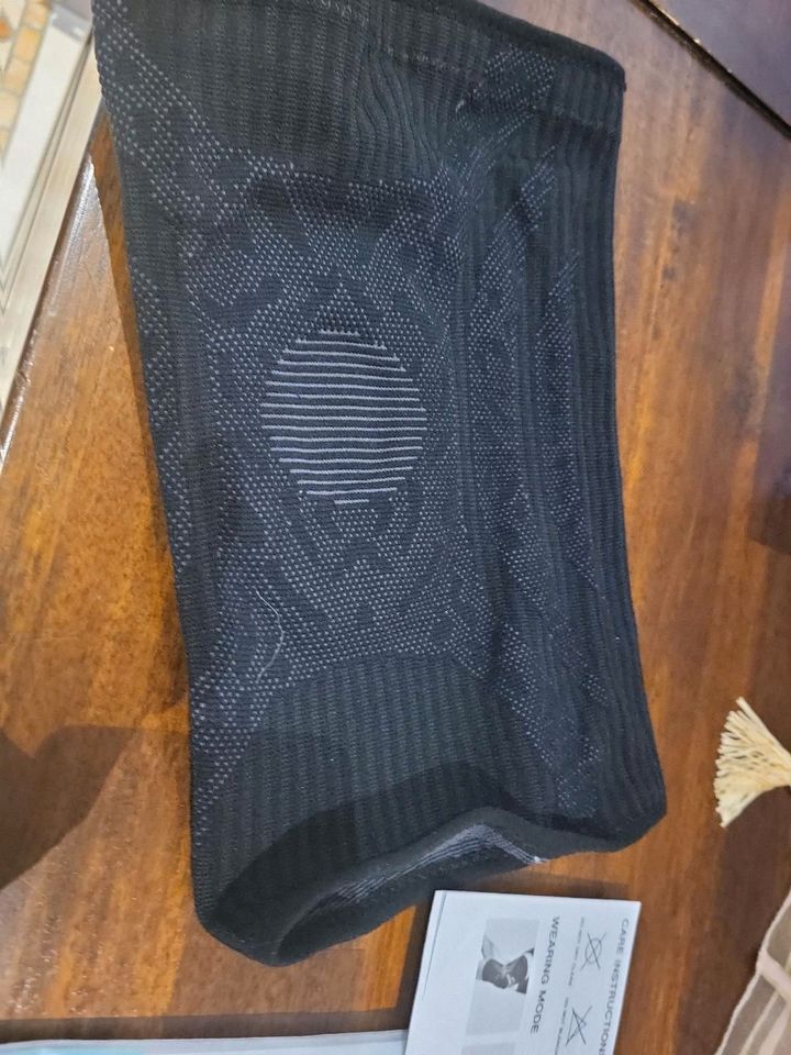 Indeemax Knie Bandage Xl schwarz wie neu Kniebandage Versand 2€ in Großwallstadt