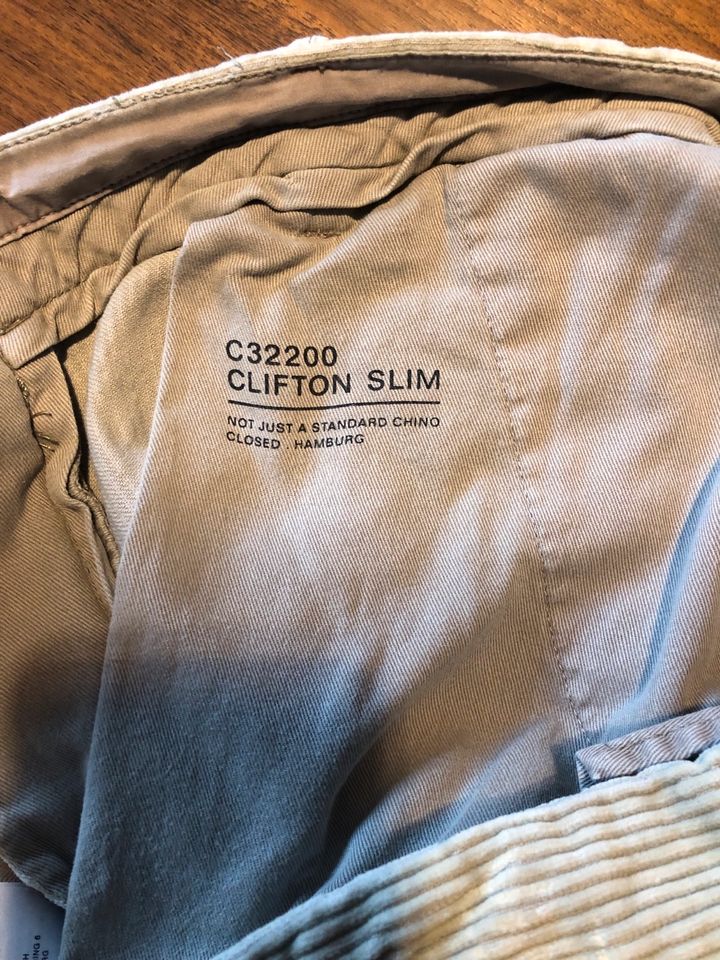 Closed Chino CLIFTON Slim Cord Pants Gr.31 in Hamburg