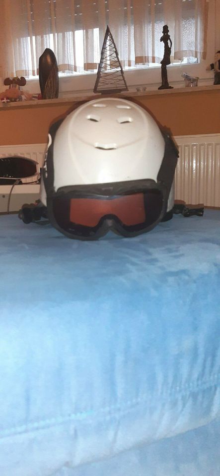 Kinderhelm Skihelm Snowboardhelm mit Brille 49 bis 50 cm in Binningen