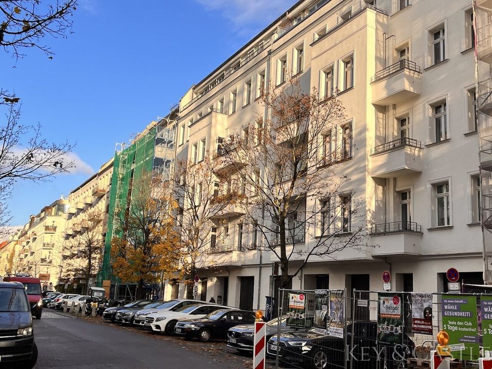 Exklusive 2 bis 3-Raum-Wohnung mit EBK und Balkon in Berlin