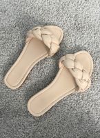 Sommerschuhe / Schlappen Beige Hessen - Gießen Vorschau