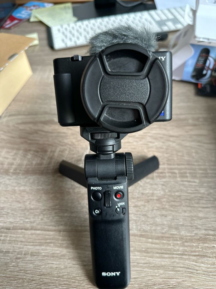 SONY ZV-1 Vlog Kamera / Kompaktkamera / Digitalkamera komplett in Leipzig