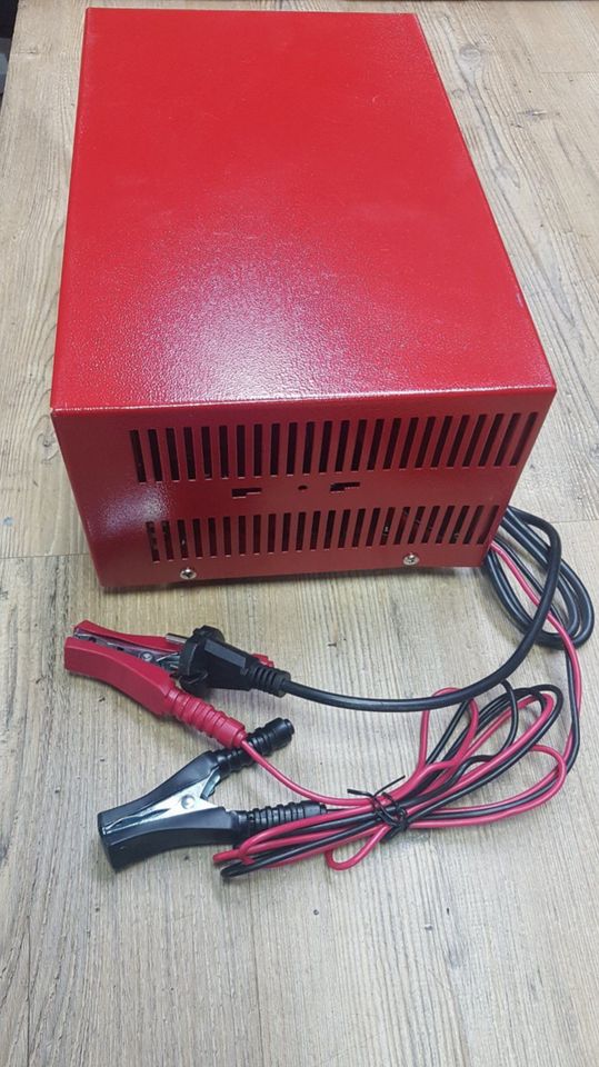 Batterieladegerät 12/24V 30A - ABSAAR 30 AMP 12/24V N/ E AmpM SH250 (Art.  Nr. 263004110)