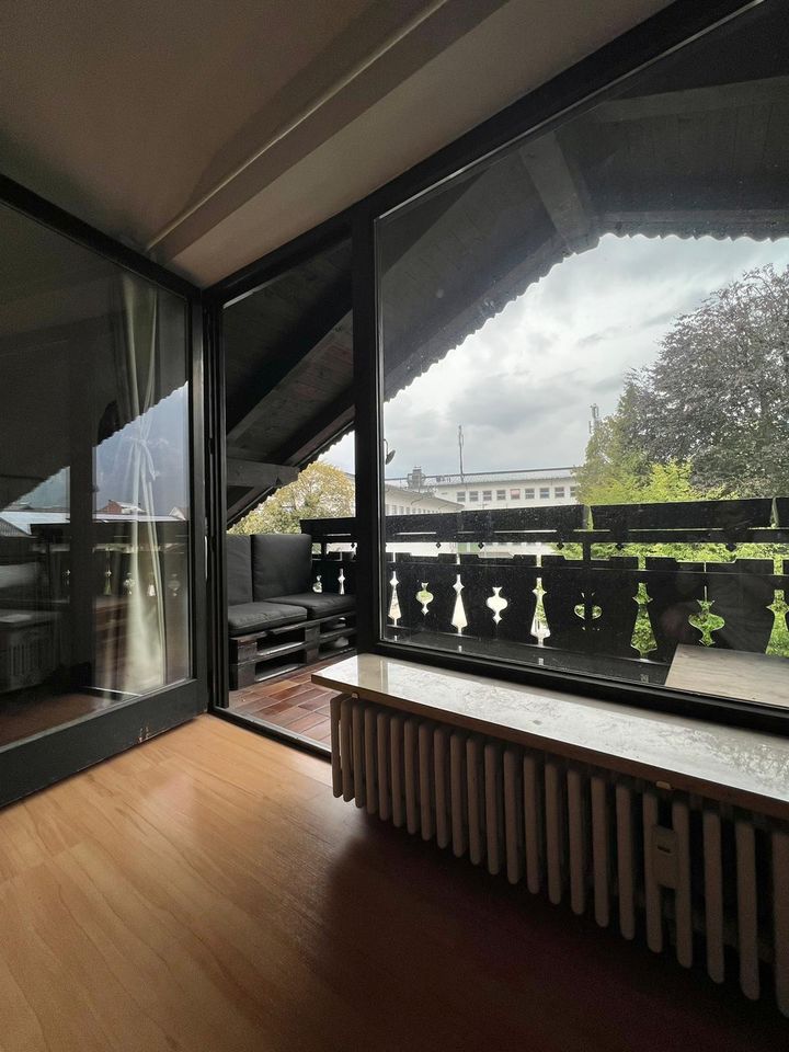 Schöne geräumige 2 Zimmer DG Wohnung 110qm  in zentraler Lage ! in Garmisch-Partenkirchen