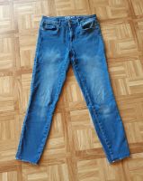 Jeans mit fransigen Beinen von Only (M/30) Hessen - Lich Vorschau