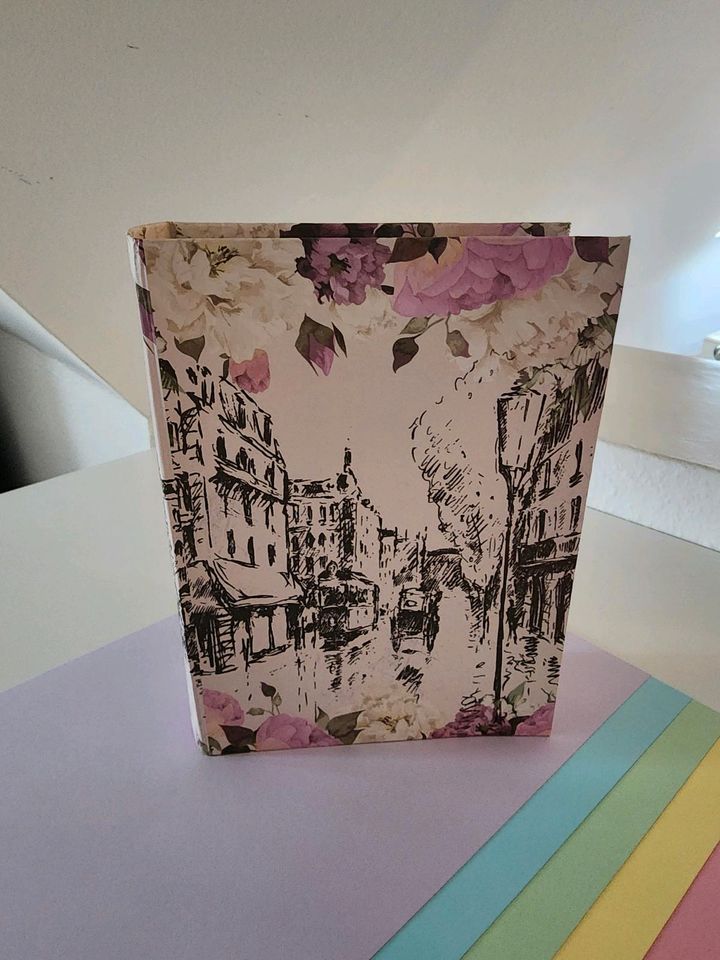 Aufbewahrungsbox in Buchform blumen muster Geschenkbox aus Pappe in Leipzig
