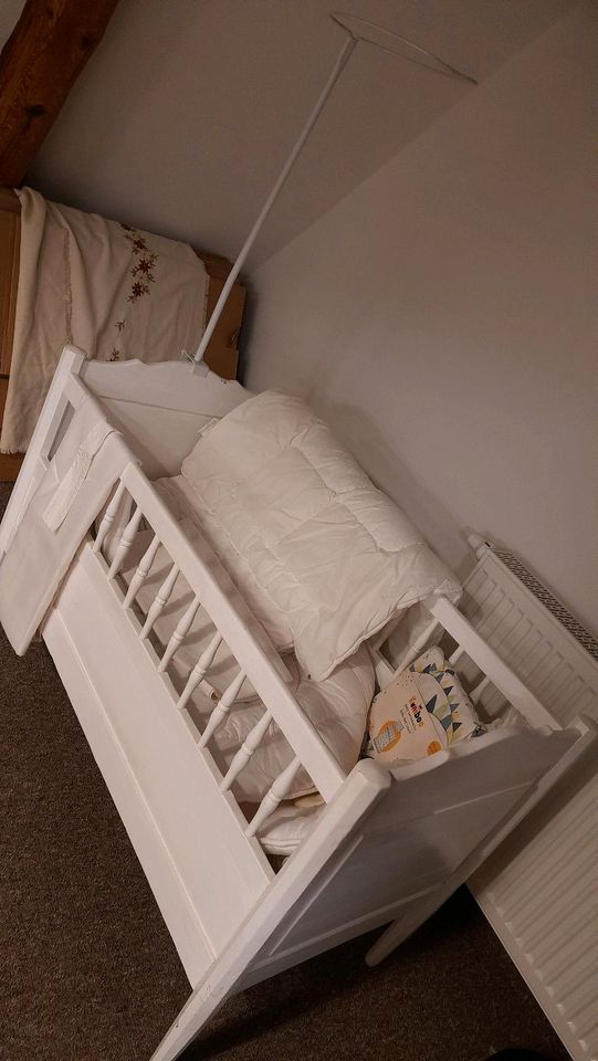 Kinderbett Babybett mit Matratze und Zubehör in Leuna