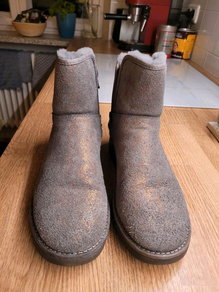 Wie neu: Wunderschöne UGGs Abree Stardust, schmale Form, Gr.37/38 in München