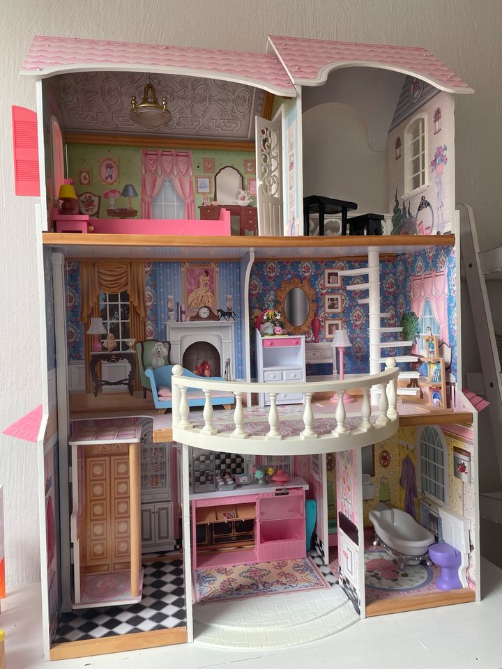 Tolles Kidkraft Puppenhaus Barbiehaus mit Aufzug & Balkon in Schöneck