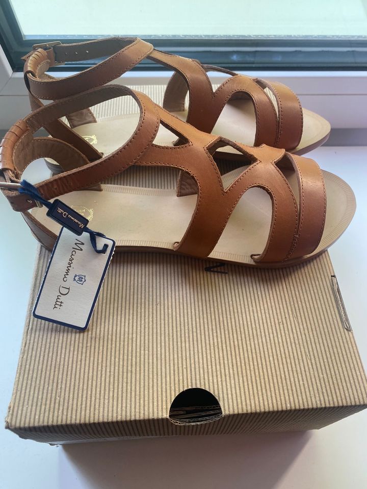 NEU Massimo Dutti Ledersandalen 36 in Hamburg