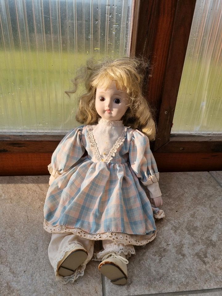 Porzelan Puppe (Porcelain Doll) in Willich