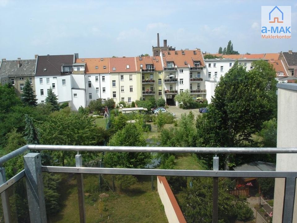 Vermietete 3-Zimmer-Eigentumswohnung mit Stellplatz und zwei Balkonen in Köthen zu verkaufen in Köthen (Anhalt)