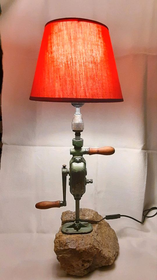 Tischlampe - Vintage Handleier auf Naturstein, rot in Essen