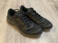 NIKE Turnschuhe, Schuhe, schwarz, Gr. 36,5, top Zustand Hessen - Hünstetten Vorschau