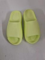 Yeezy Slide Green Glow EU 43 US9 Neu & OVP Hessen - Bad Homburg Vorschau