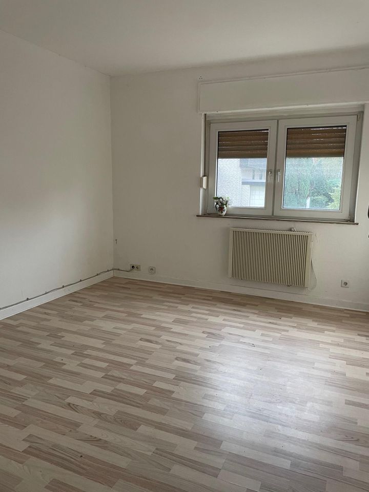 * Einfamilienhaus mit vorliegender Baugenehmigung für 3-Familienhaus * in Düsseldorf