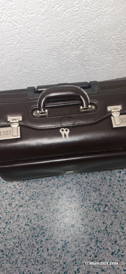 Leder-Pilotenkoffer mit gepolsterter Laptoptasche! in Bruchsal