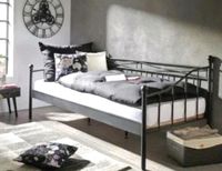 Bett mit Ikea Matraze wie Neu Kinderbett Metallbett Baden-Württemberg - Baden-Baden Vorschau