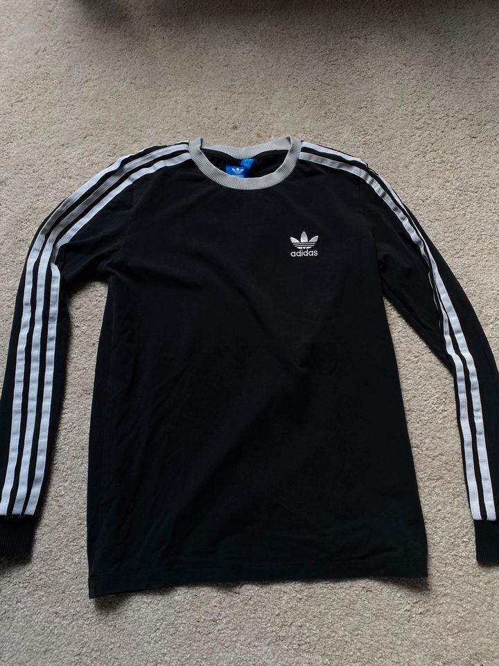 Adidas Sweatshirt Pulli XS schwarz in Langgöns