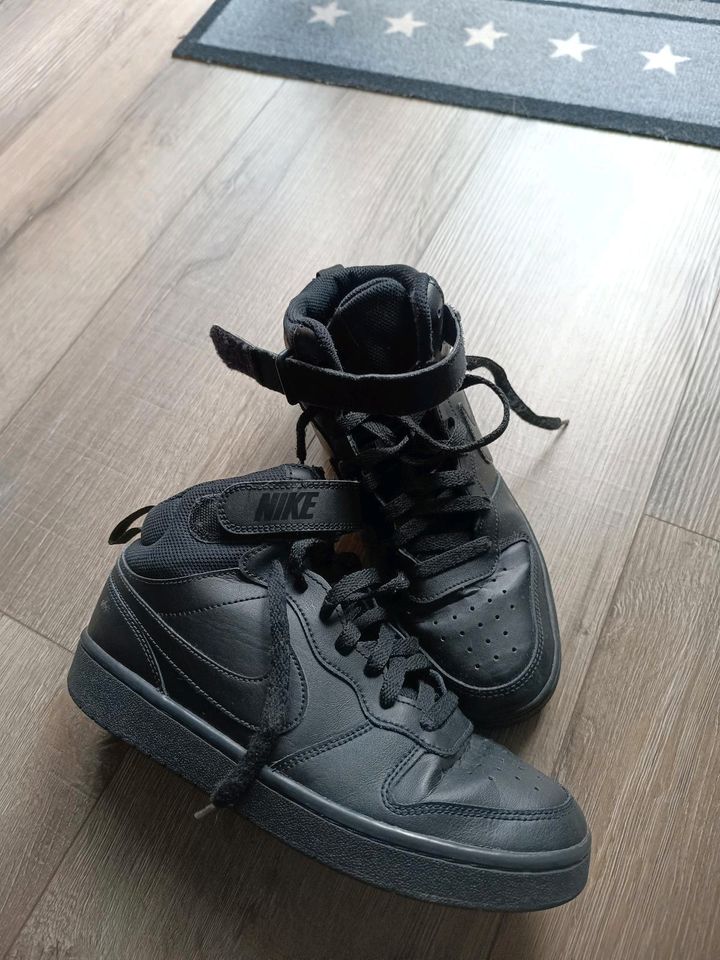 Nike Air Force schwarz hoch  Gr. 40 in Bornheim