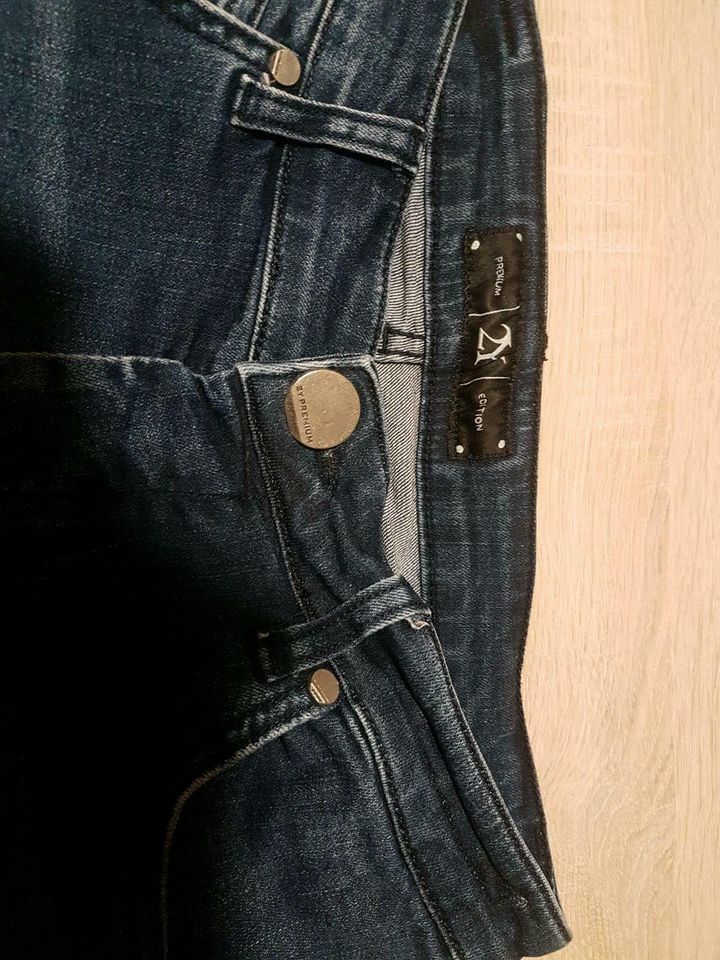 2Y Premium Jeans Herren Size 32 in Bodenwöhr