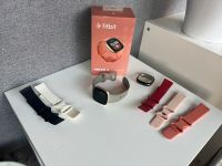 Fitbit Versa 3 inkl. Extraladekabel, Armbänder — super Zustand Niedersachsen - Hemmingen Vorschau