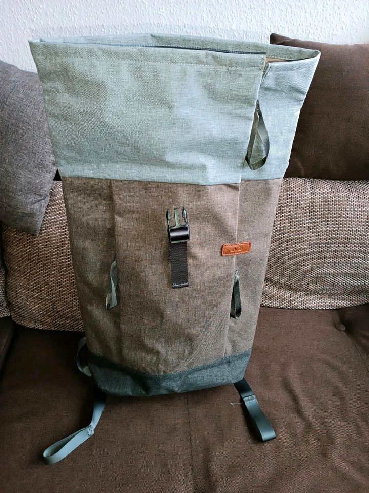 Zwei Rucksack NEU Daypack Rolltop in Eisenach