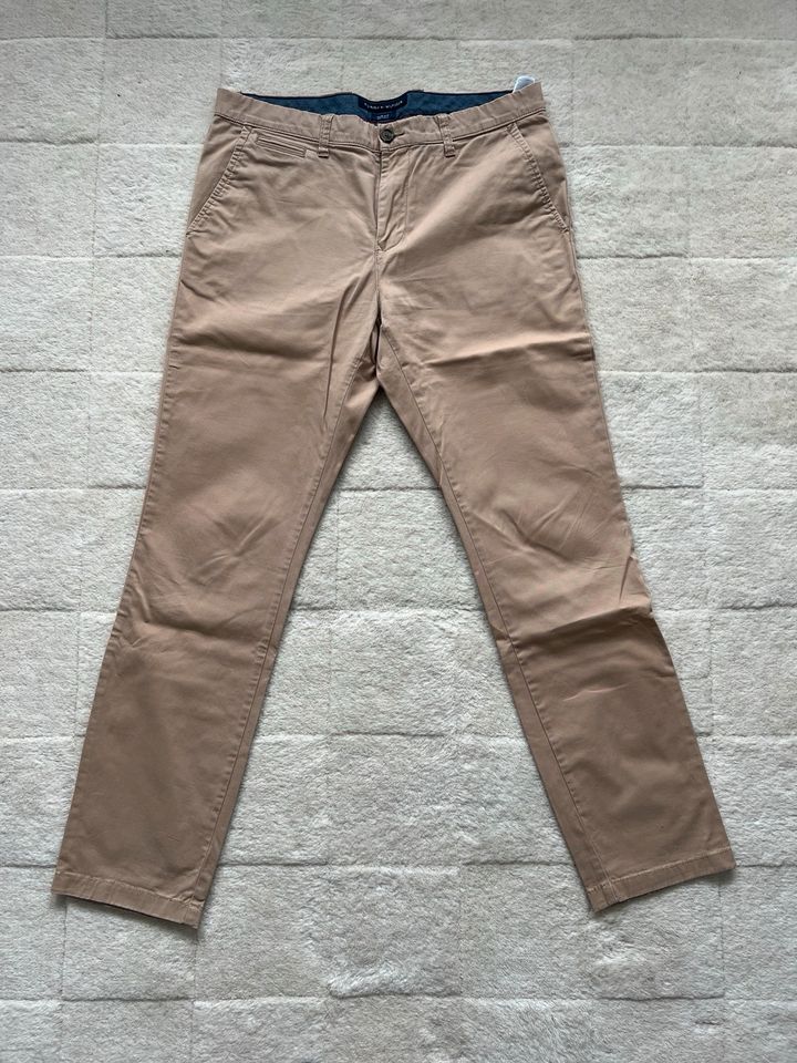 Tommy Hilfiger Chinos 33/32 Slim Fit in Laudenbach