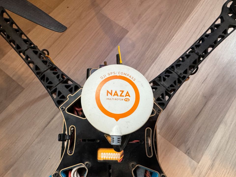 Drohne Quadcopter Multicopter Spektrum DX8 DJI Naza V2 in Pracht