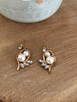 Alte geschnörkelte Herz Ohrringe Paar mit Perle Nordrhein-Westfalen - Schmallenberg Vorschau