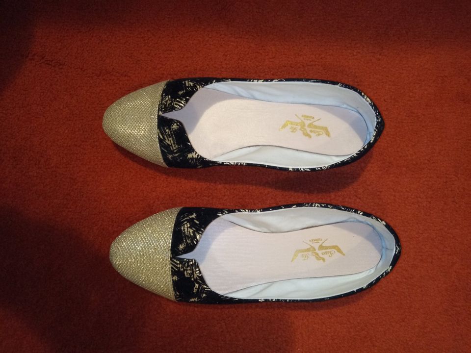 Wie Neu Damenschuhe Schuhe Hausschuhe Ballerinas Gr:38 in Marsberg