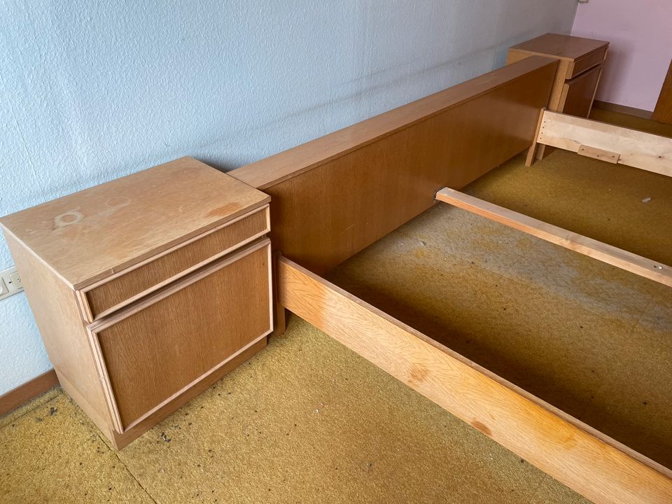 Schlafzimmer Eiche Bett Schrank Kommode Spiegel in Schwäbisch Hall