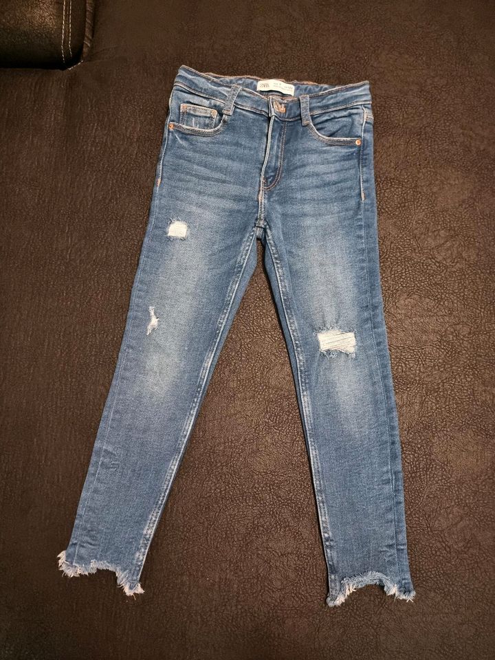 Zara Jeans,  Gr.122 in Fürth