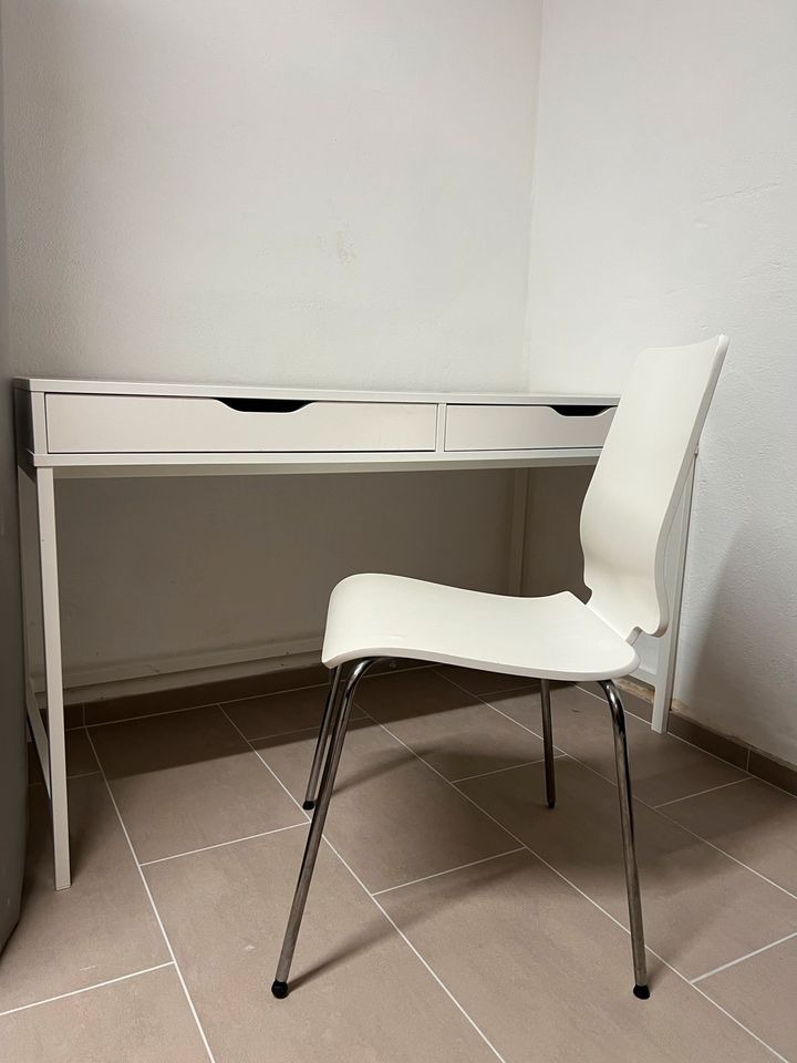 ⚡️verkauft ⚡️Ikea Schreibtisch, weiß, 130×60 cm mit Stuhl in Wolfsburg