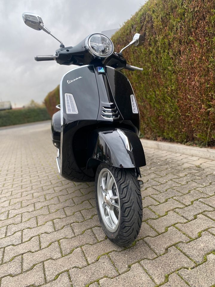 Vespa GTS 125 iget Super SuperSport schwarz JETZT oder NIE in Eschborn