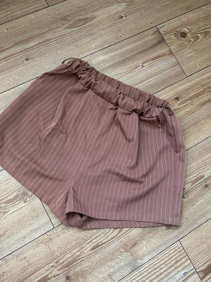 Kurze Damen Shorts Größe S in Gingen an der Fils