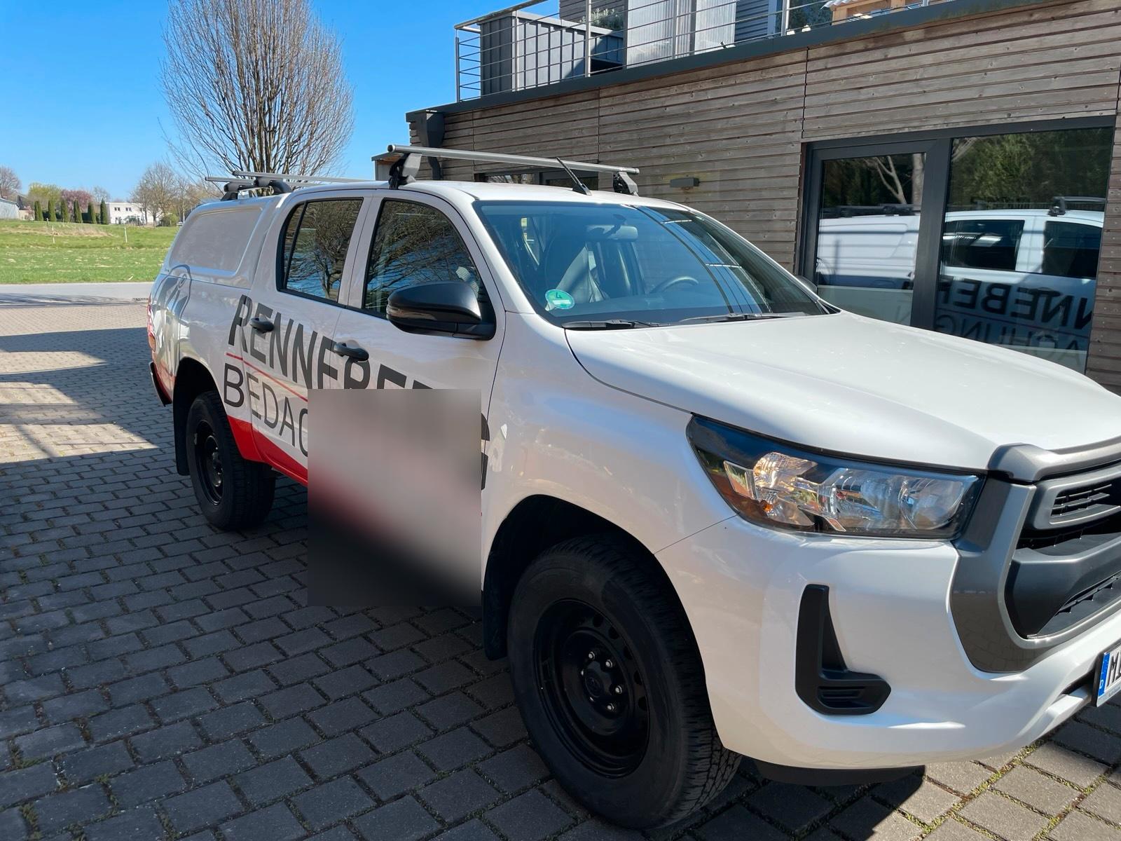 Abbildung des Autos Toyota Hilux mit Bott Fa…
