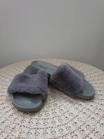 Plüschsandaletten Slippers Blogger Hausschuhe plüsch Gr.39 Baden-Württemberg - Schwäbisch Hall Vorschau