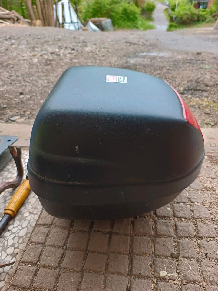 Givi E29 Topcase Koffer für Roller Mofa ohne Schlüssel in Neuenrade