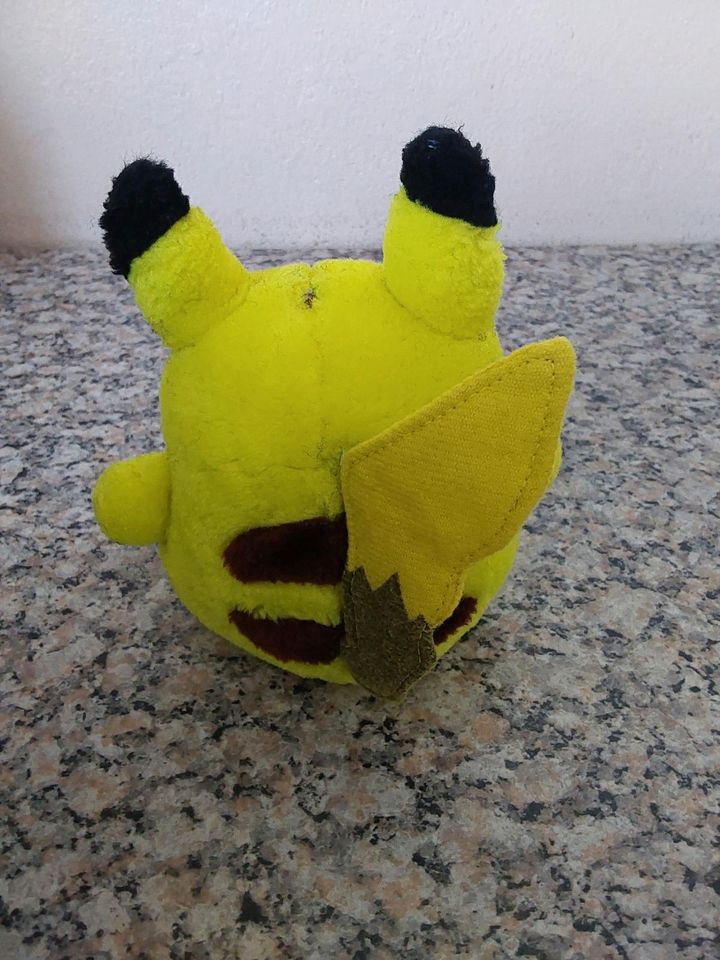 PICACHU POKEMON Plüschtier Stofftier in Adorf-Vogtland