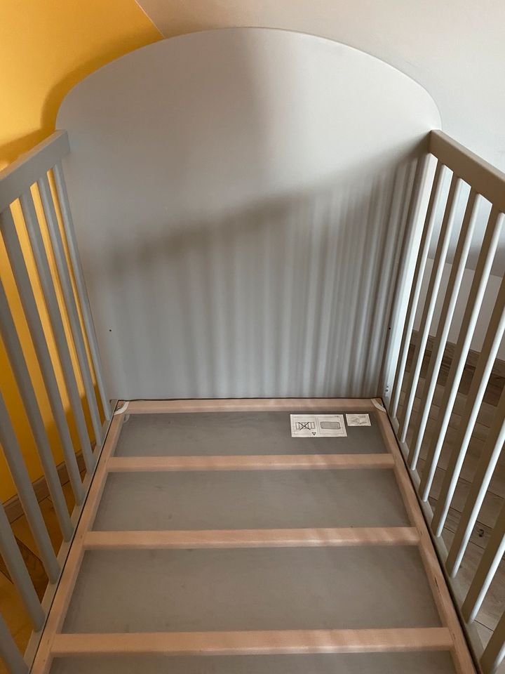 Babybett grau 140x70cm IKEA Gonnat, mit Matratze in Hamburg